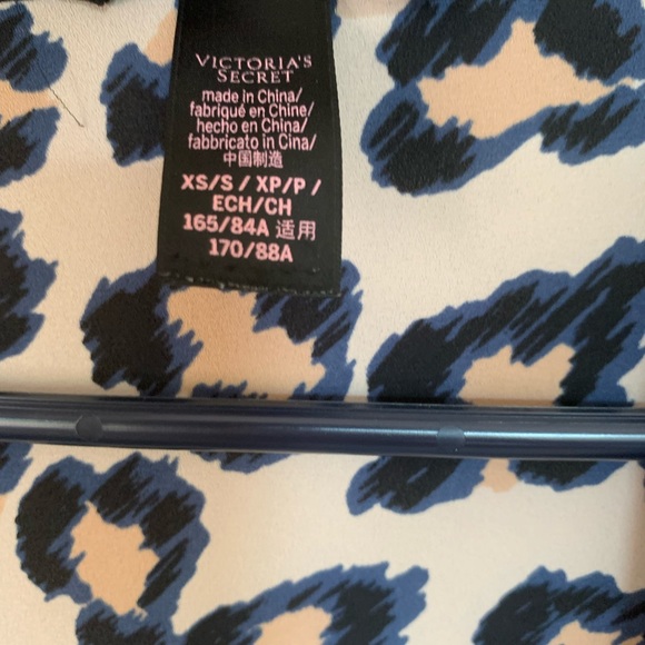 Victoria’s Secret Robe - Picture 3 of 5